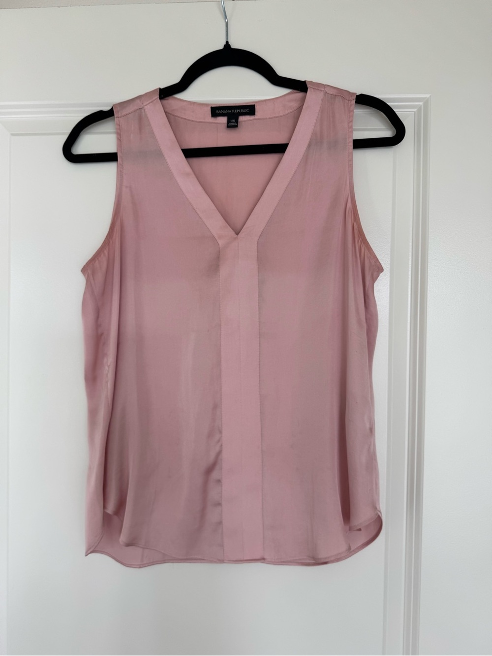 Banana Republic Dusty Rose V-Neck Sleeveless Camisole